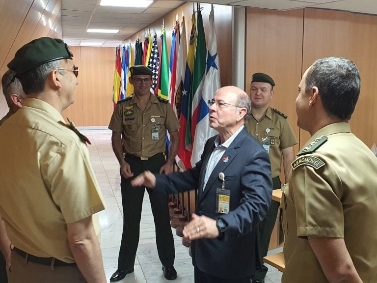 Secretaria-Executiva Permanente da Conferência dos Exércitos Americanos recebe visita de antigo Oficial de Operações
