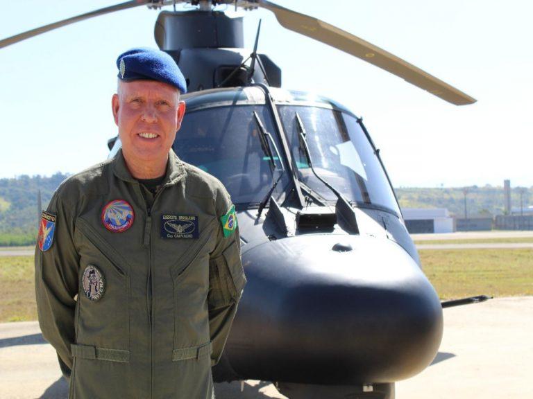 Chefe do Departamento-Geral do Pessoal é homenageado na Aviação do Exército