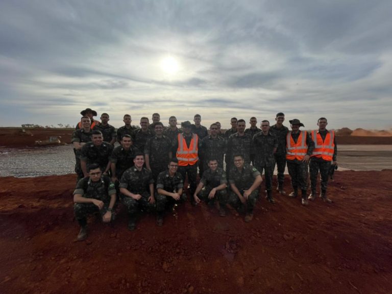 Batalhão recebe alunos do Instituto Militar de Engenharia na Operação Dourados