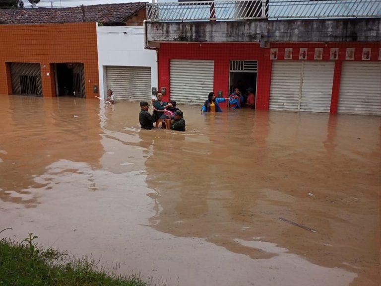 Exército presta apoio à população atingida pelas chuvas no estado de Alagoas