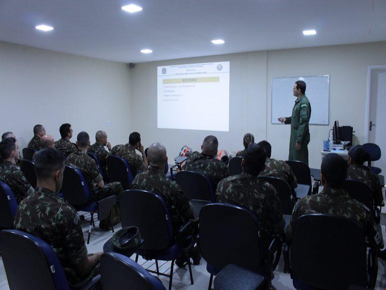 Alunos do Curso de Defesa Química, Biológica, Radiológica e Nuclear participam de instrução no Instituto de Medicina Aeroespacial