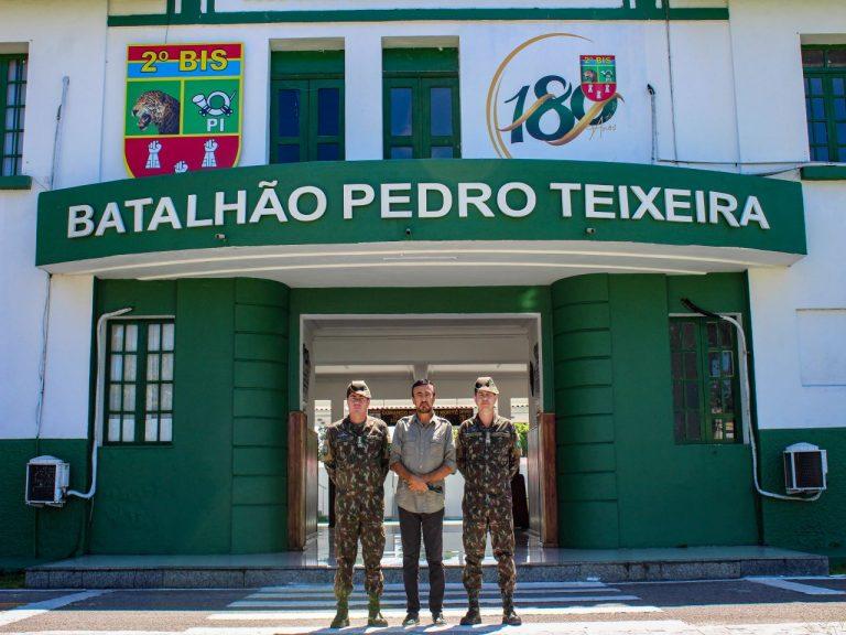 Documentarista da Expedição Pedro Teixeira visita Batalhão de Selva em Belém