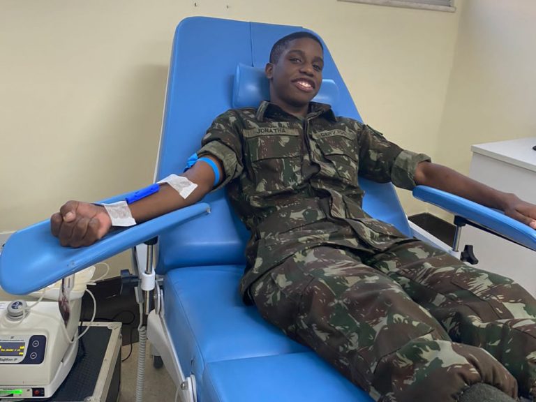 Militares participam de campanha de doação de sangue no Rio de Janeiro