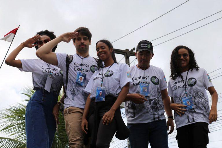 Profissionais e acadêmicos participam de atividades com o Exército em Recife