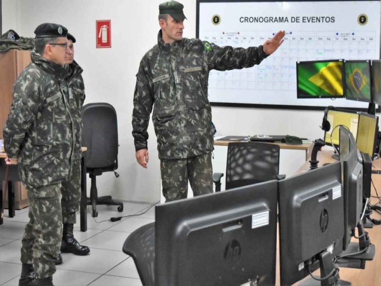 Brigada Niederauer acompanha o adestramento com apoio de simulação virtual das Forças-Tarefas Subunidade Blindada