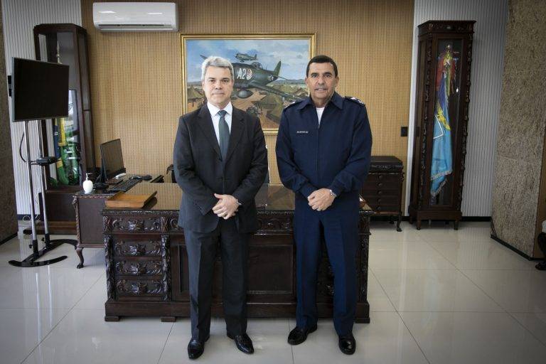 Comandante da Aeronáutica recebe Ministro do Tribunal de Contas da União