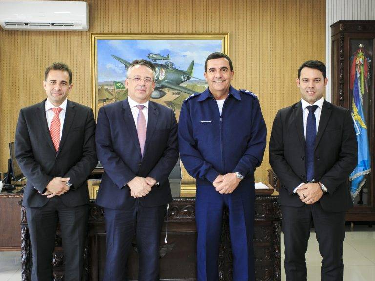 Comandante da Força Aérea Brasileira recebe visita do Presidente da Honeywell
