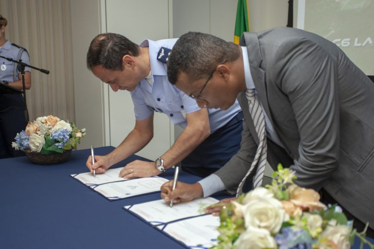 FAB assina contrato com empresa canadense para lançamentos de veículos espaciais