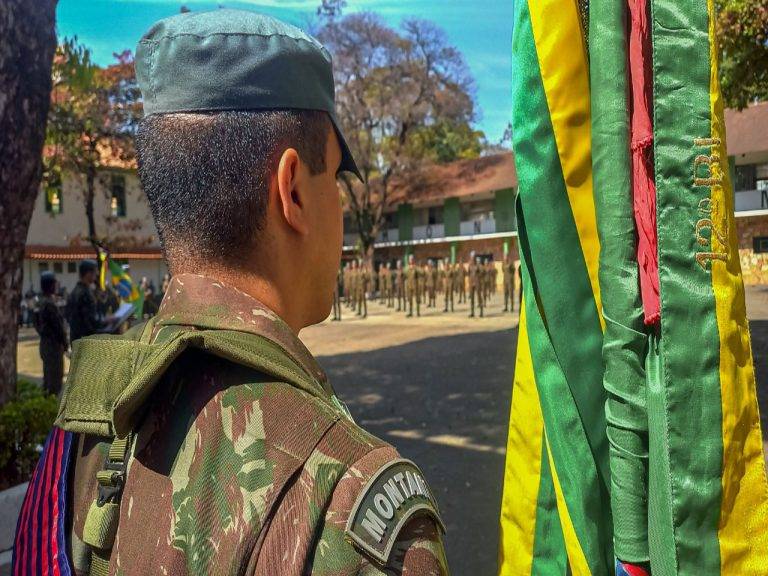 Apresentação do Pavilhão Nacional e do Estandarte Histórico do “Batalhão Lomas Valentinas” aos soldados incorporados