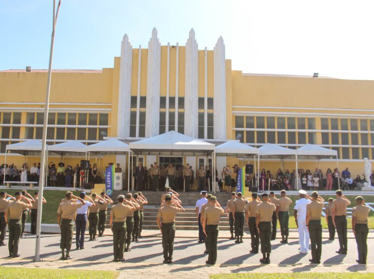 Escola de Educação Física do Exército especializa 30 novos calções pretos
