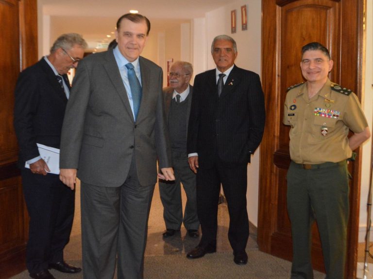 Departamento de Educação e Cultura do Exército participa de visita institucional à FGV