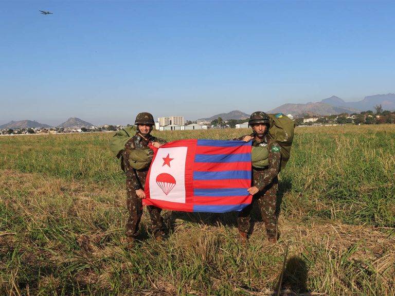 Centro de Instrução Pára-quedista realiza passagem de Comando Aeroterrestre