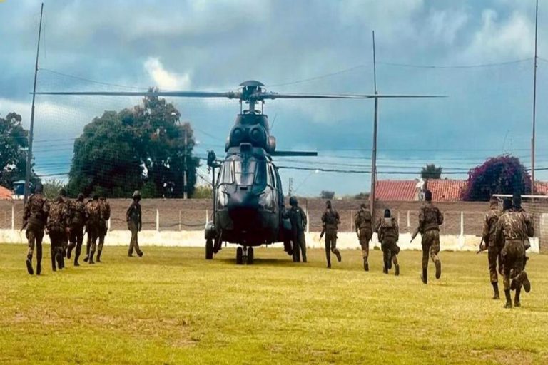 Batalhão de Infantaria realiza um reconhecimento aeromóvel na Operação Guararapes