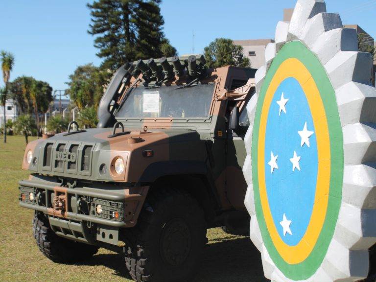 Viaturas blindadas chegam a Brigada de Infantaria Mecanizada
