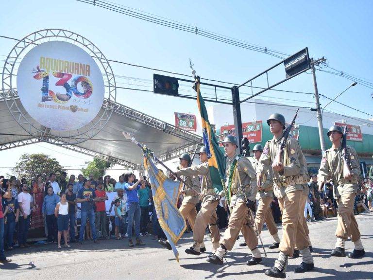 Batalhão de Engenharia de Combate desfila no 130º de aniversário de Aquidauana (MS)
