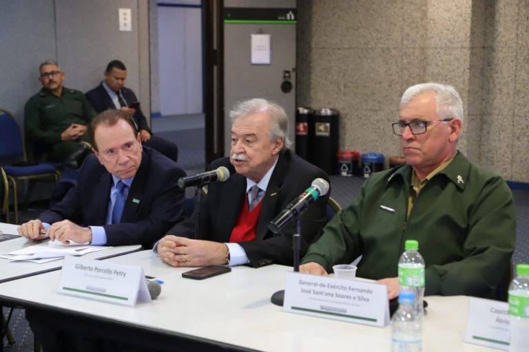Comandante Militar do Sul expõe potenciais do Exército à indústria do RS