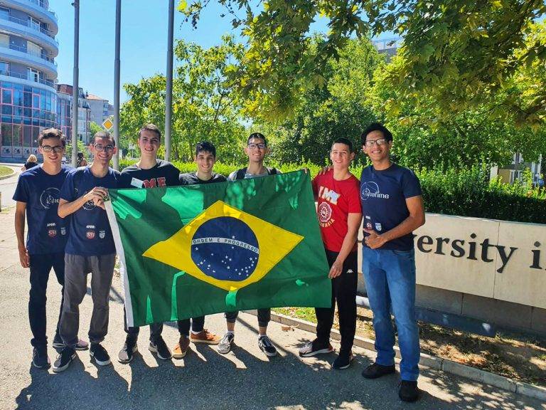 Alunos do Instituto Militar de Engenharia se destacam em competição internacional de matemática na Bulgária