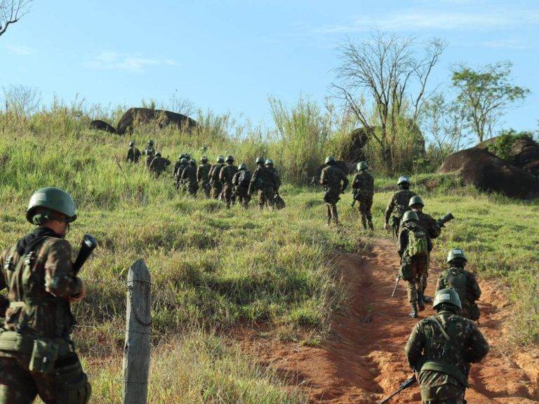 Força de Prontidão de Infantaria Mecanizada realiza certificação no terreno