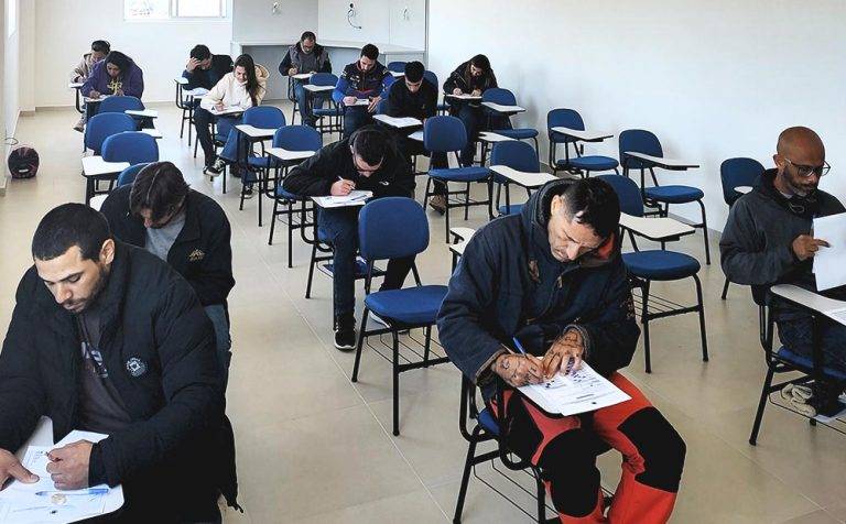 Marinha realiza Processo Seletivo para o Curso de Formação de Aquaviários em Florianópolis (SC)