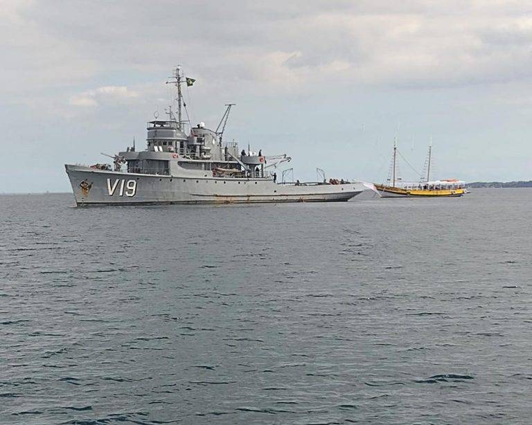 Marinha realiza Patrulha Naval na Zona Econômica Exclusiva e reabastecimento do Radiofarol de Abrolhos