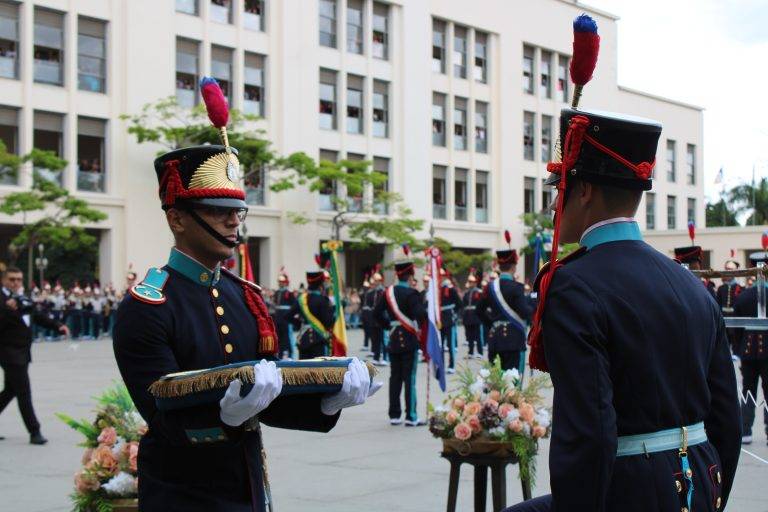 395 Cadetes recebem o Espadim na AMAN