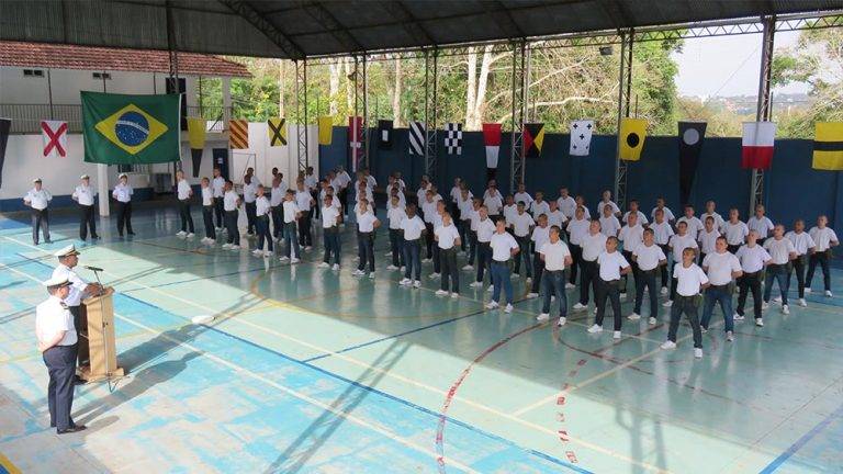 Marinha recebe conscritos para o Serviço Militar Obrigatório em Foz do Iguaçu (PR)