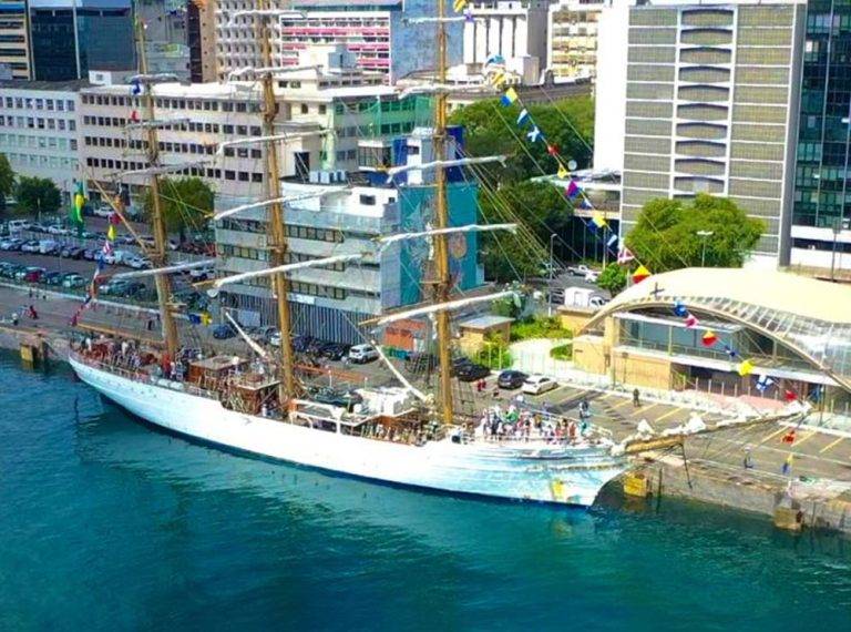 Navio-Veleiro Cisne Branco realiza visitação pública em Itajaí