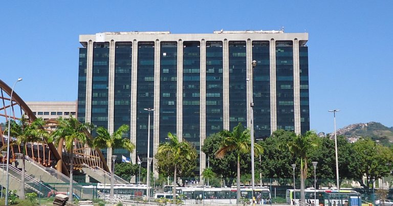 Portal da prefeitura no Rio continua fora do ar por ataque de hacker