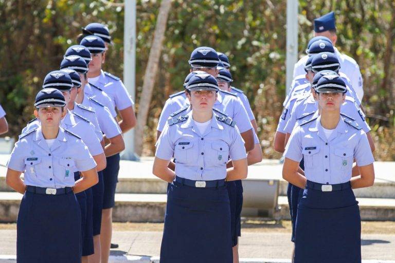 FAB realiza Cerimônia Militar pelos 40 anos da Mulher Militar