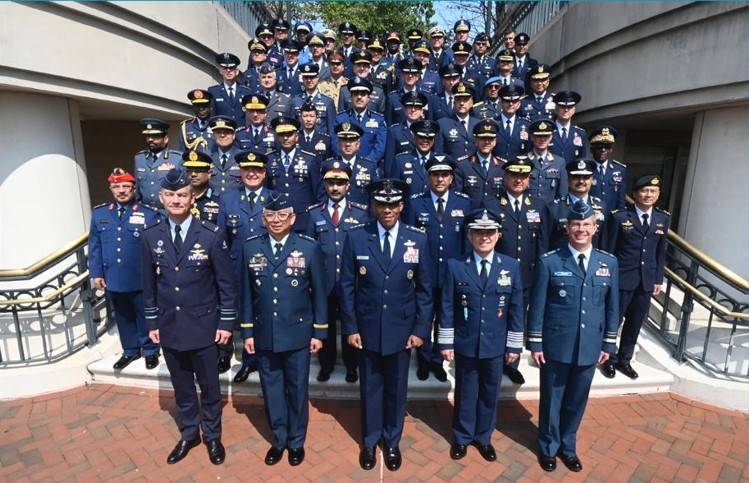 Comandante da FAB participa de Conferência com Chefes de Forças Aéreas