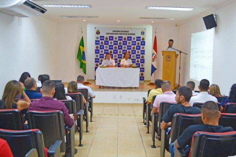 Capitania dos Portos de Alagoas forma 29 aquaviários em Maceió (AL)