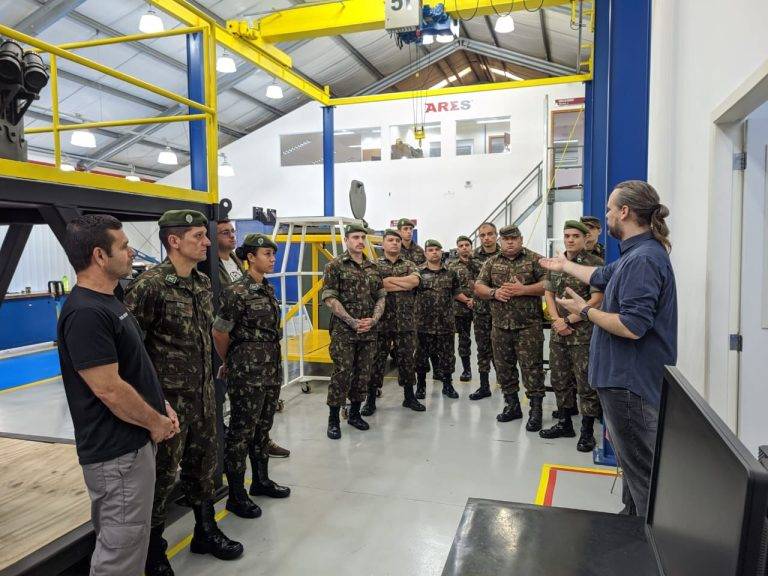 Ares recebe militares para estágio de manutenção