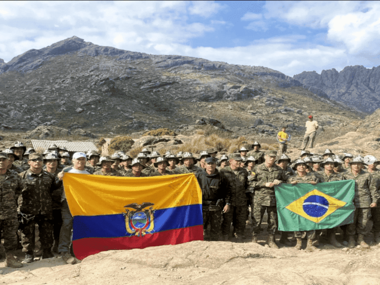 Cadetes do Equador realizam intercâmbio na AMAN