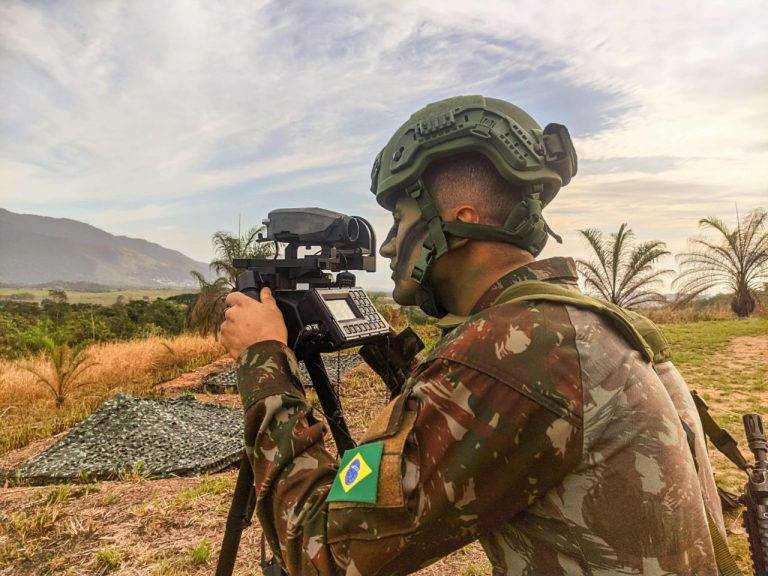 Artilharia Paraquedista conduz treinamento com Sistema de Apoio de Fogos