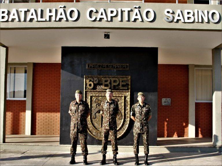 Comandante Militar do Nordeste visita organizações militares logísticas em Salvador