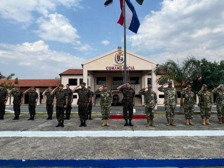 Visita de diplomacia militar do Comandante Militar do Oeste a República do Paraguai