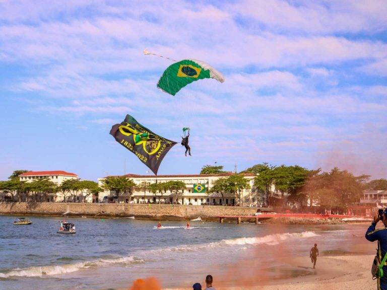 Brigada de Infantaria Pára-quedista faz um show na Independência do Brasil