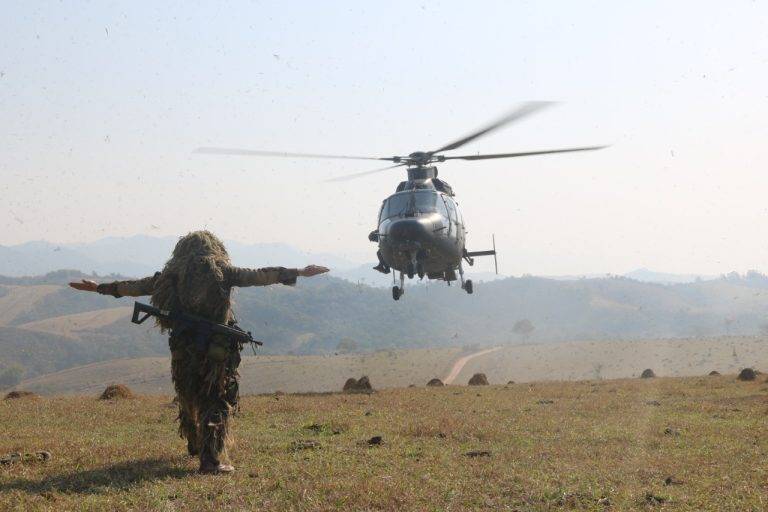 Militares treinam infiltração e exfiltração em Estágio de Operações Aeromóveis