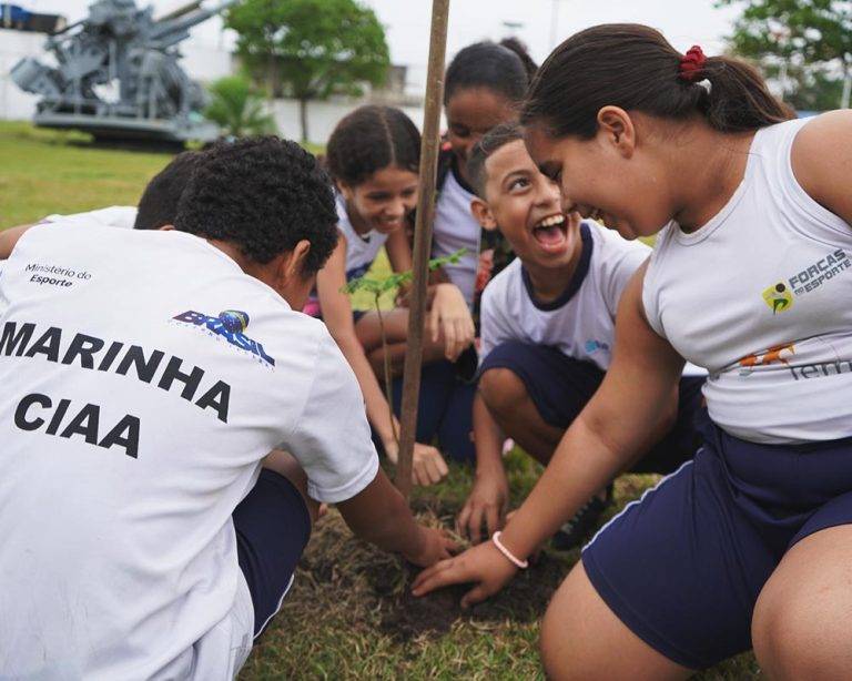 Crianças do Profesp comemoram Dia Nacional da Árvore no CIAA