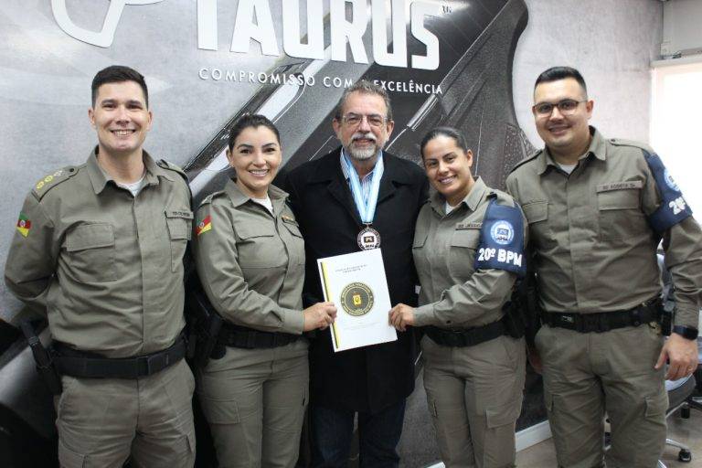 CEO Global da Taurus, Salesio Nuhs, recebe Comenda do 20º Batalhão de Polícia Militar de Porto Alegre