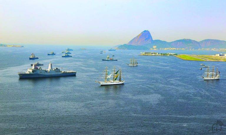 Revista Naval reúne navios da Marinha do Brasil e de Marinhas estrangeiras no Rio de Janeiro