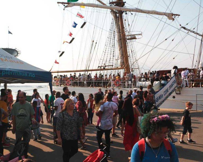 Visitação aos Navios da Marinha no Píer Mauá é sucesso de público