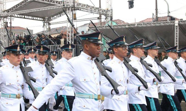 Desfile abre comemoração do Bicentenário da Independência em São Paulo