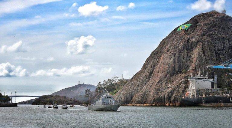 Marinha participa do desfile da Pátria em Vitória (ES)