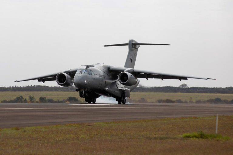 Embraer avança na campanha de testes do KC-390 para a Força Aérea Portuguesa