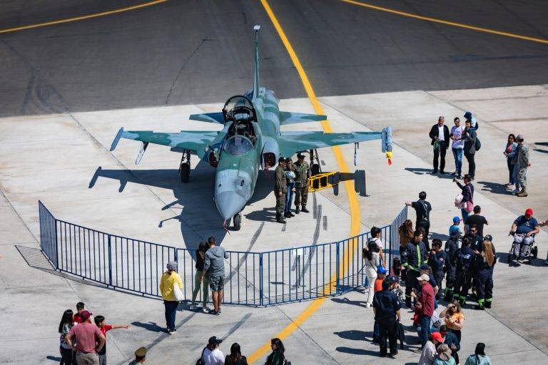 Aeronaves das Forças Aéreas do Brasil, Chile e Argentina participam de exposição