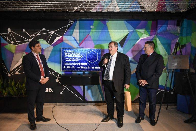 Em visita à UCS, ministro Paulo Alvim anuncia realização da 2ª Feira Brasileira do Grafeno e inaugura fase dois do TecnoUCS