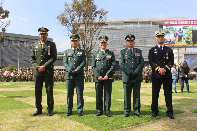 MILITARES BRASILEIROS SÃO CONDECORADOS COM A COMENDA MAIS RELEVANTE DA ARMA DE ENGENHARIA DA COLÔMBIA