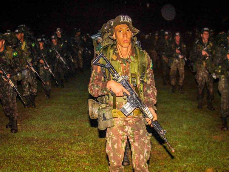 Alunos da Escola de Sargentos das Armas concluem treinamento de Instrução Especial