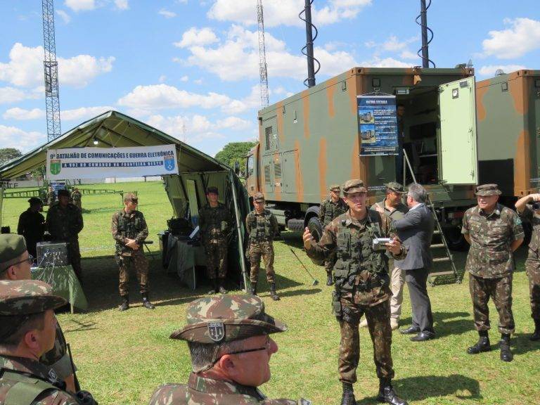 9º Batalhão de Comunicações e Guerra Eletrônica realiza exposição de materiais do SISFRON em Campo Grande